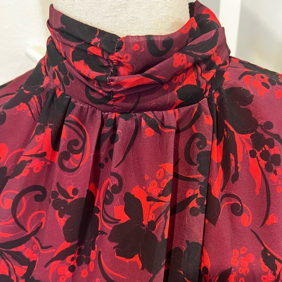 Chic Long Sleeve Floral Dress in Red and Black - Picture 6 of 16